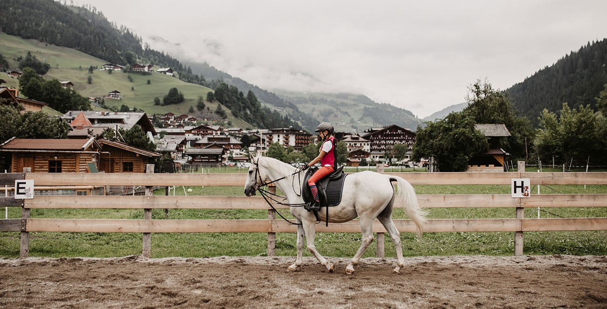 Private lessons in the riding arena in Grossarl