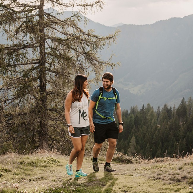 Parents hiking in Grossarl