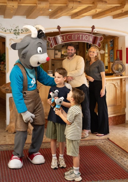 Auli welcomes young guests at the Hotel Auhof in Gro&szlig;arl