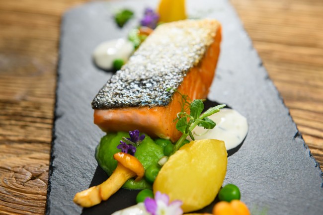 Lachsfilet mit Gemüse