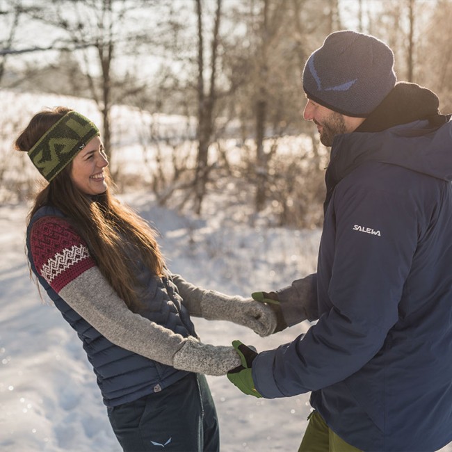 Pärchen beim Winterwandern © SalzburgerLand Tourismus
