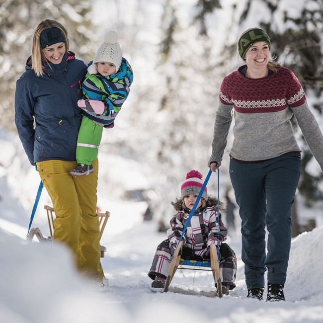 Winterwandern und Schlitten fahren © SalzburgerLand Tourismus