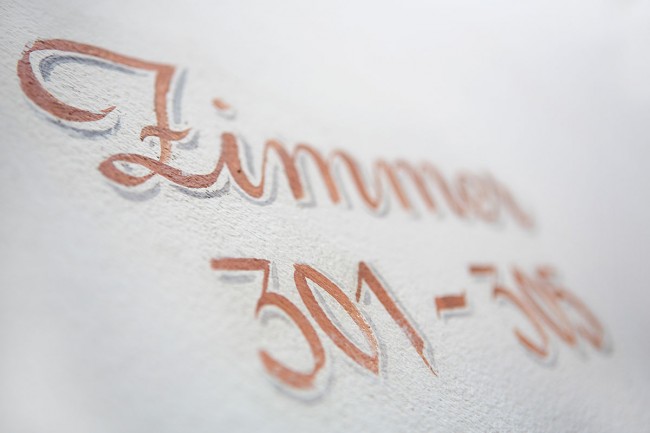 Zimmerbeschriftung im Gang