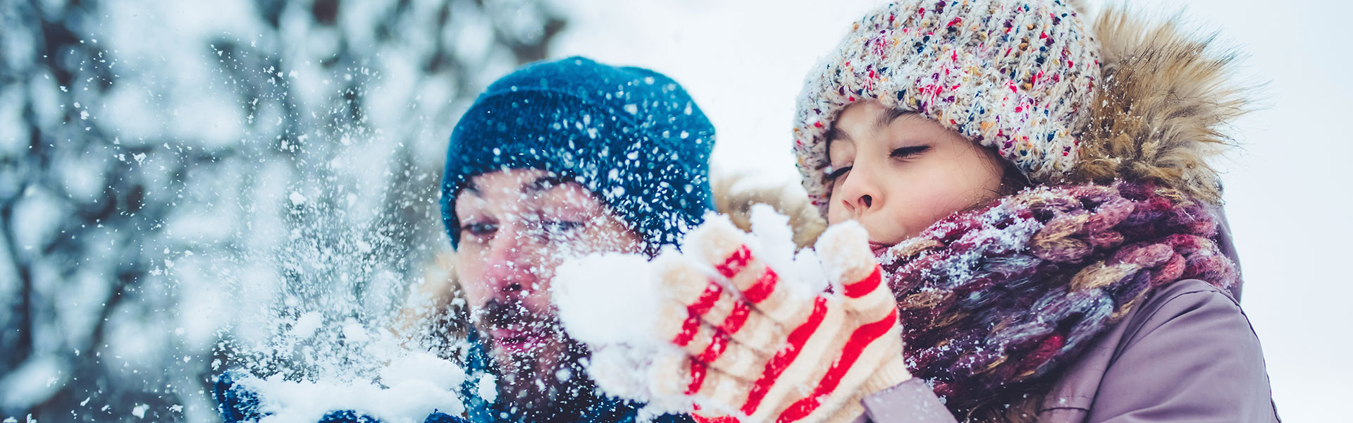 Vater und Tochter im Winterurlaub