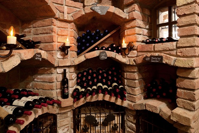 Große Auswahl an internationalen und nationalen Weinen im Hotel Auhof