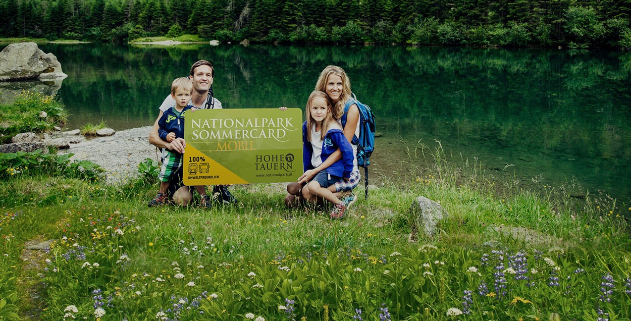 Familie mit der Nationalpark Sommercard © Ferienregion Nationalpark Hohe Tauern